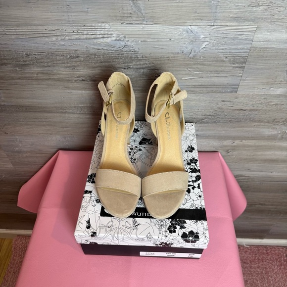 Laundry By Shelli Segal Cream Block Heel Sandals - Picture 3 of 5